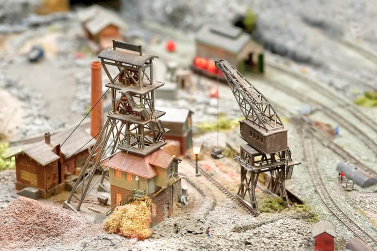 model-coal-mine-P3CNA98